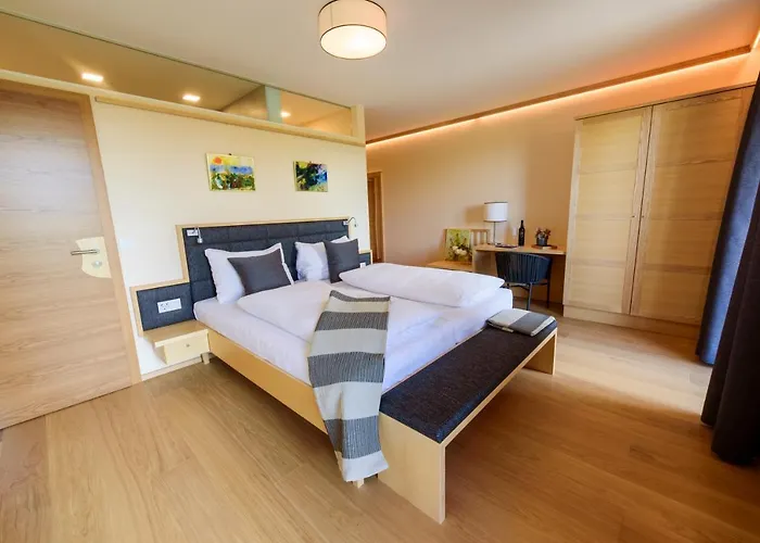 Weingut Dreisiebner Stammhaus فندق *