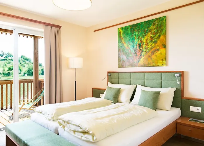 Weingut Dreisiebner Stammhaus 酒店 *