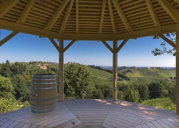 فندق Weingut Dreisiebner Stammhaus *