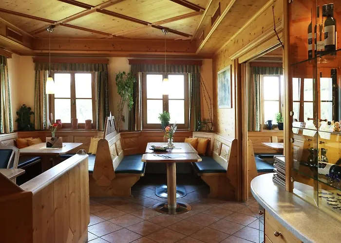 Weingut Dreisiebner Stammhaus 酒店 *